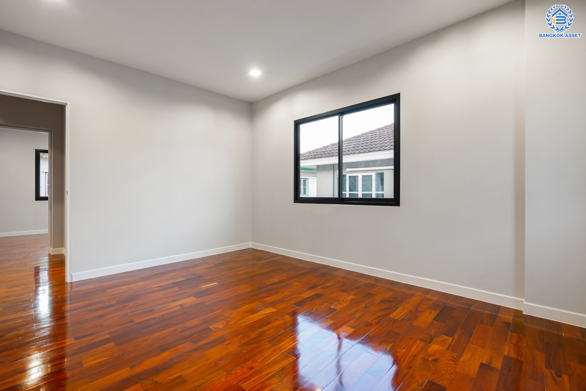 บ้านมือสองตกแต่งใหม่ ม.มัณฑนา วัชรพล-รามอินทรา1 เนื้อที่ 71.5 ตร.ว. ฟังก์ชัน 3 ห้องนอน 3 ห้องน้ำ จอดรถได้ 4 คัน พร้อม Living Room กว้างขวาง บนทำเลใจกลางเมือง! เชื่อมต่อทั้งถนนเกษตร-นวมินทร์, ลาดพร้าว, รัชโยธินฯ ใกล้ทางด่วนรามอินทรา และรถไฟฟ้าสายสีน้ำตาล "สถานีโรงเรียนสตรีวิทยา2